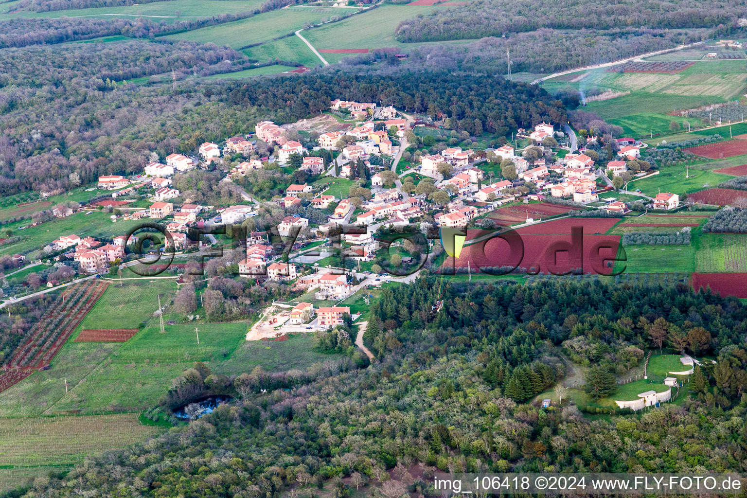 Vue aérienne de Mugeba dans le département Gespanschaft Istrien, Croatie