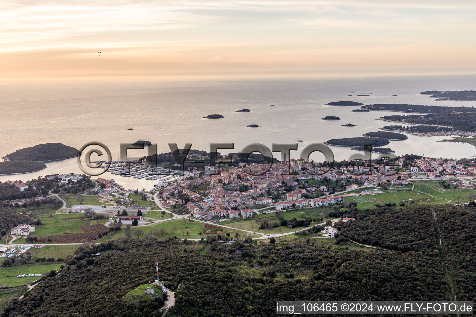 Vue oblique de Vrsar dans le département Gespanschaft Istrien, Croatie