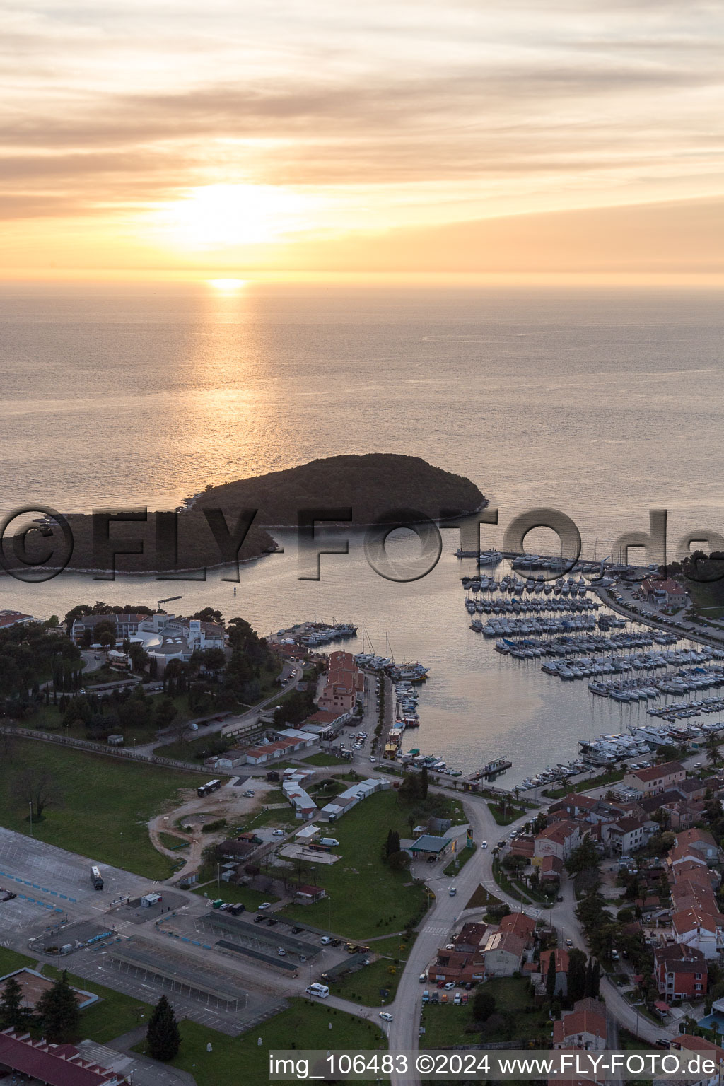 Vrsar dans le département Gespanschaft Istrien, Croatie du point de vue du drone