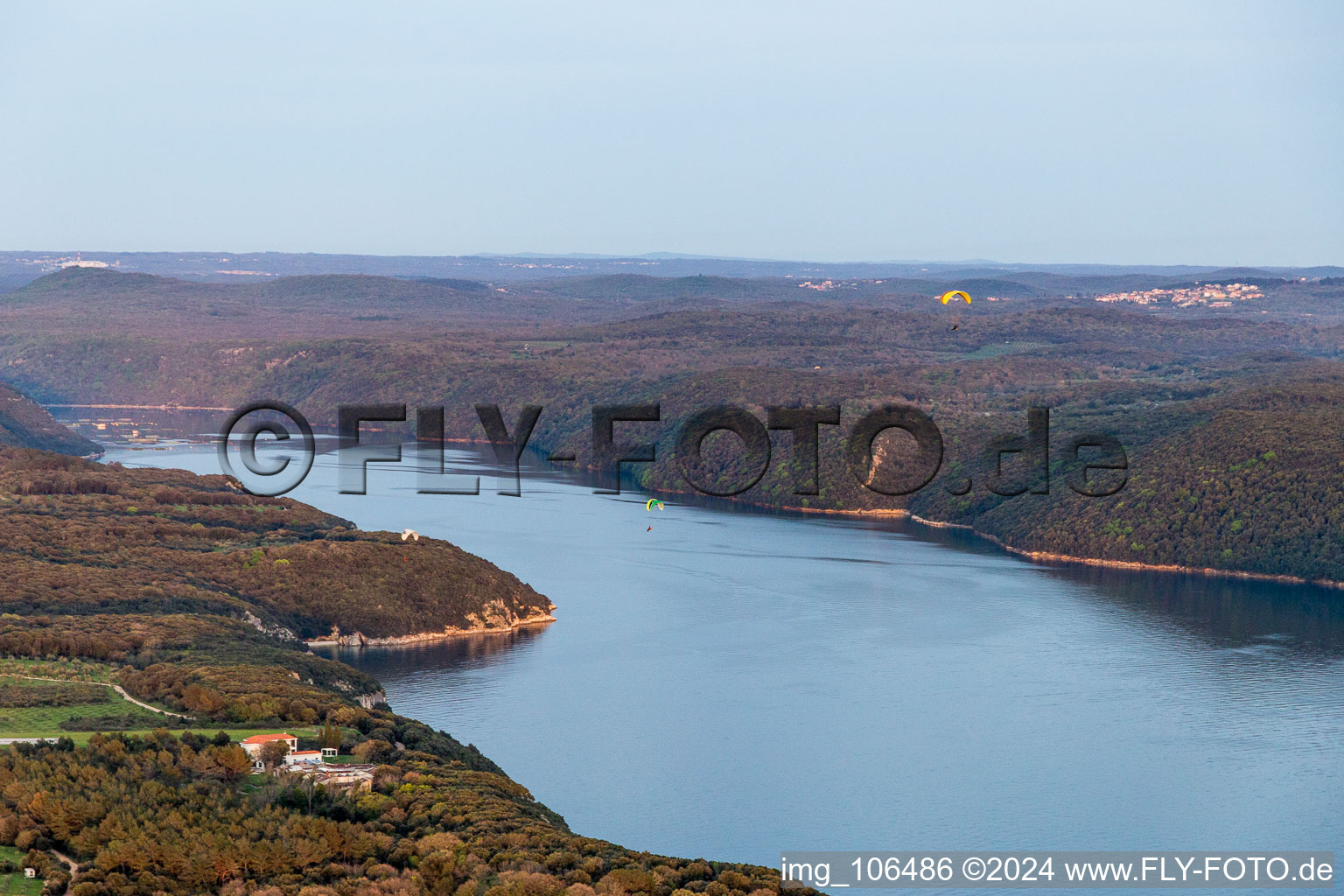 Vrsar dans le département Gespanschaft Istrien, Croatie vu d'un drone