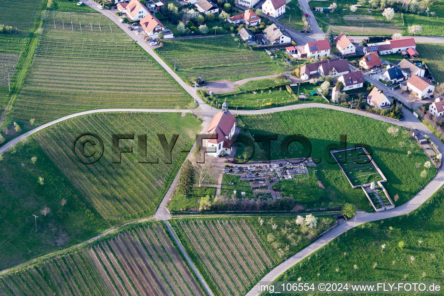 Vue oblique de Chapelle Saint-Denys à le quartier Gleiszellen in Gleiszellen-Gleishorbach dans le département Rhénanie-Palatinat, Allemagne