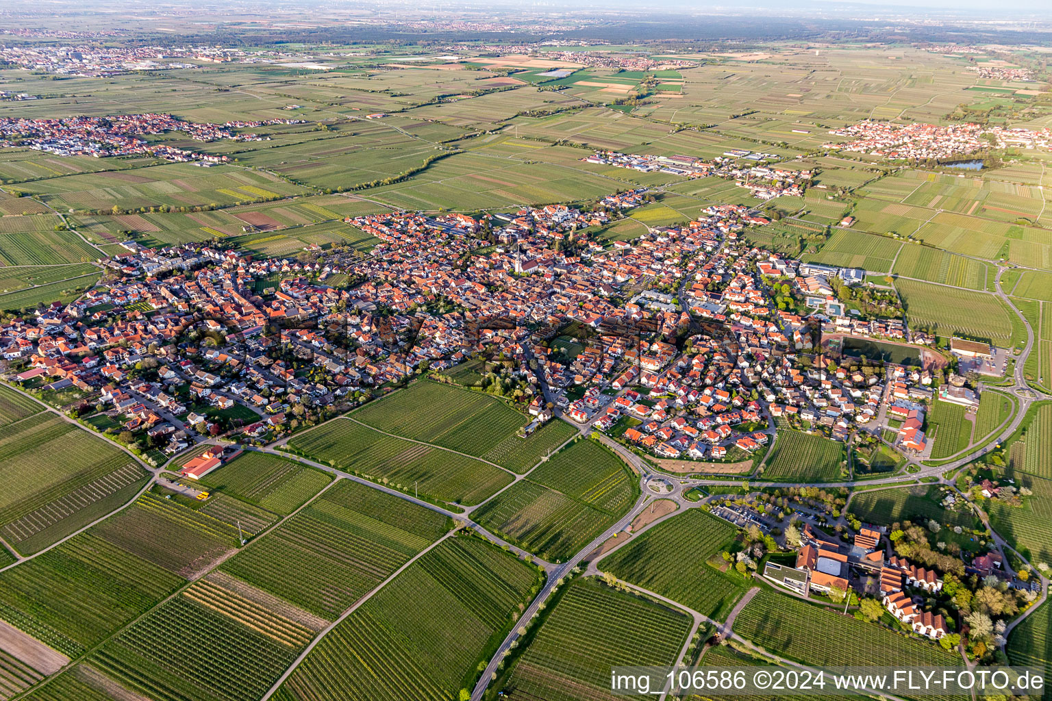 Maikammer dans le département Rhénanie-Palatinat, Allemagne vue du ciel