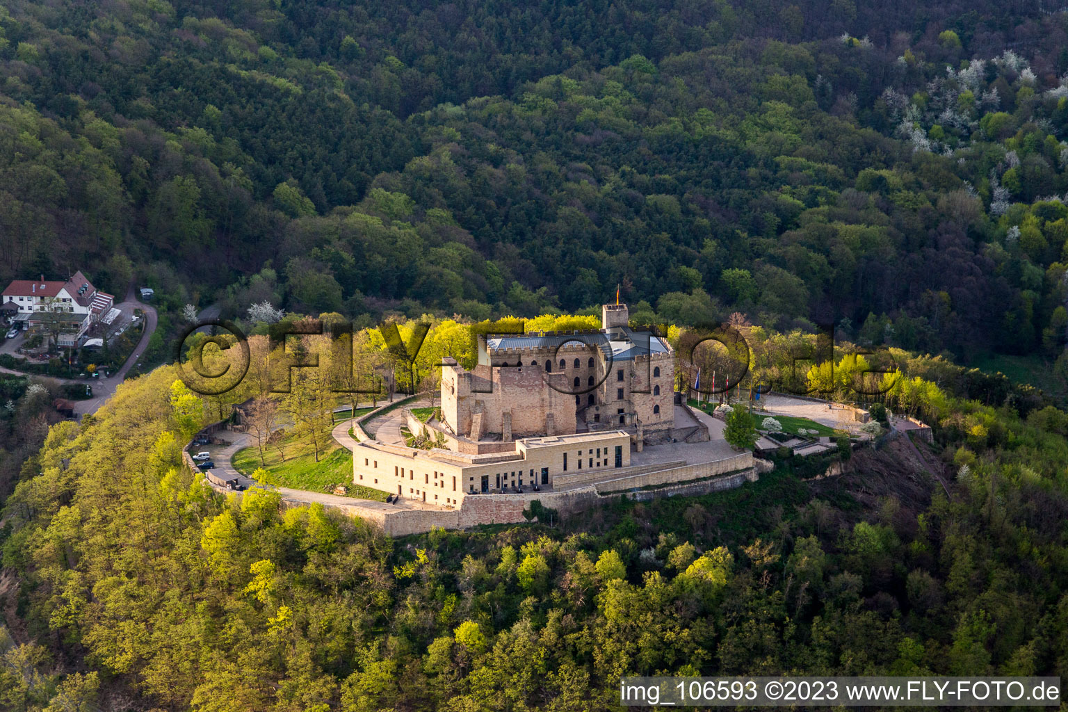 Oberhambach, Château de Hambach à le quartier Diedesfeld in Neustadt an der Weinstraße dans le département Rhénanie-Palatinat, Allemagne vue d'en haut