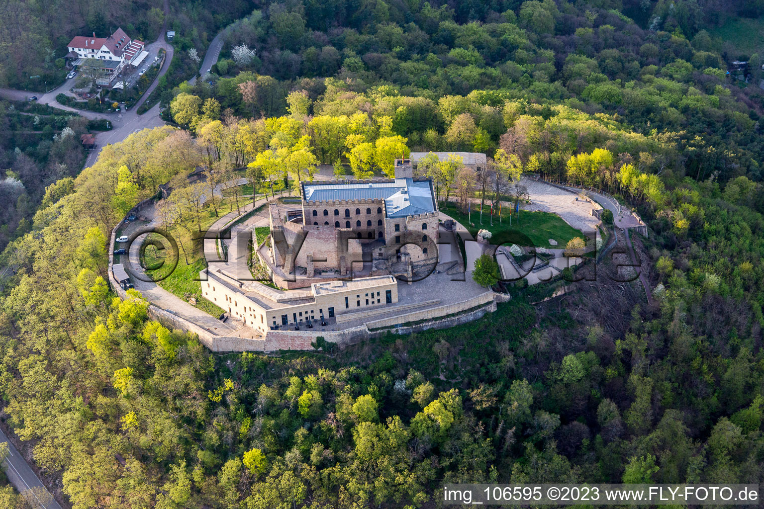 Vue d'oiseau de Oberhambach, Château de Hambach à le quartier Diedesfeld in Neustadt an der Weinstraße dans le département Rhénanie-Palatinat, Allemagne