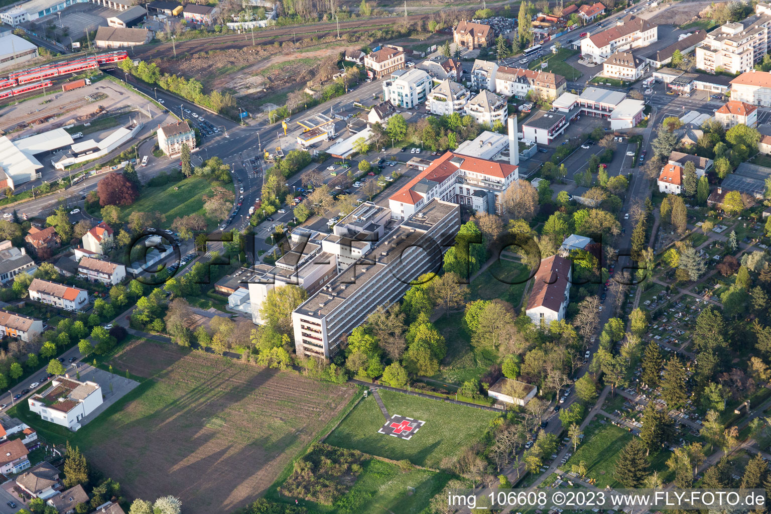 Vue aérienne de Marienhaus Klinikum Hetzelstift à Neustadt an der Weinstraße dans le département Rhénanie-Palatinat, Allemagne