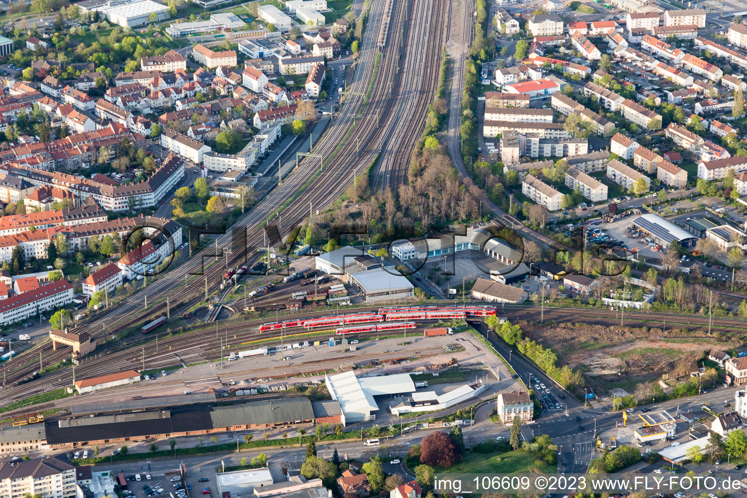 Vue aérienne de Services municipaux à Gleisdreieck à Neustadt an der Weinstraße dans le département Rhénanie-Palatinat, Allemagne