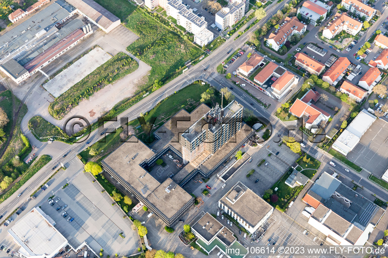 Vue aérienne de Tour de la poste à Neustadt an der Weinstraße dans le département Rhénanie-Palatinat, Allemagne