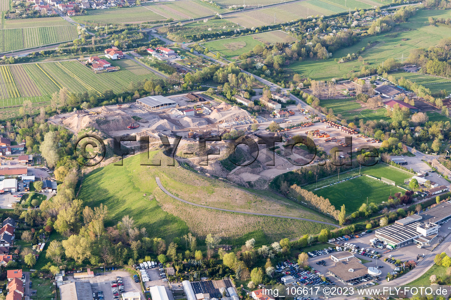 Vue aérienne de Mont Scherbelino à Neustadt an der Weinstraße dans le département Rhénanie-Palatinat, Allemagne