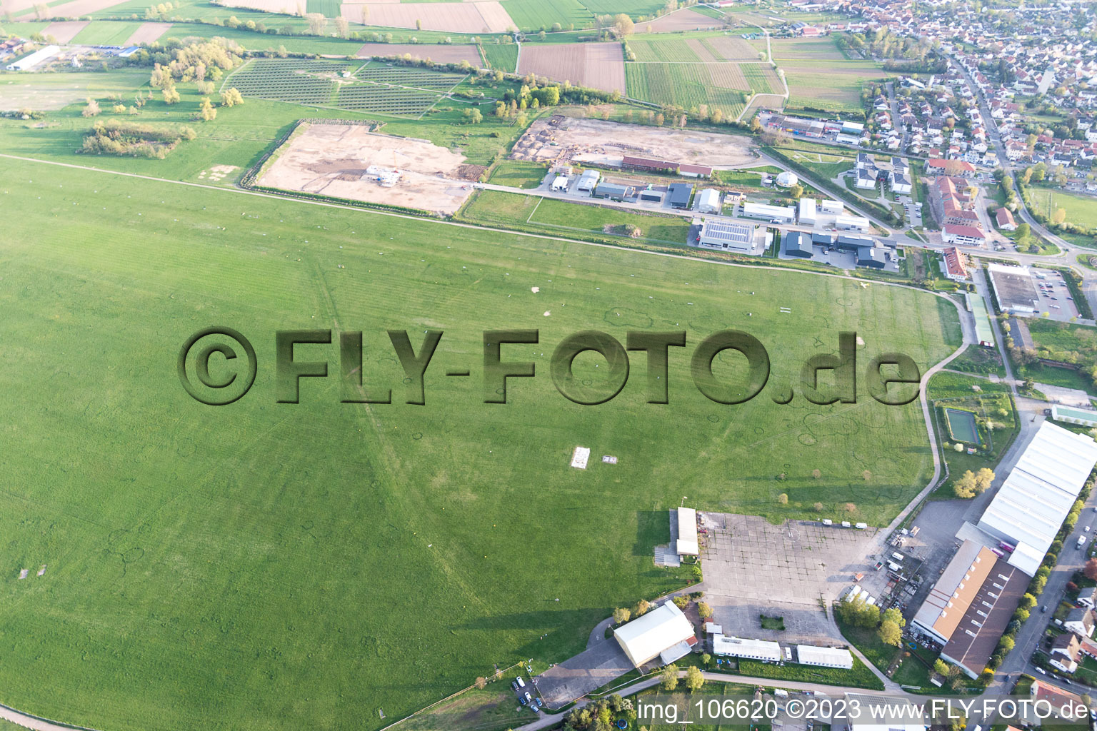 Vue oblique de Quartier Speyerdorf in Neustadt an der Weinstraße dans le département Rhénanie-Palatinat, Allemagne