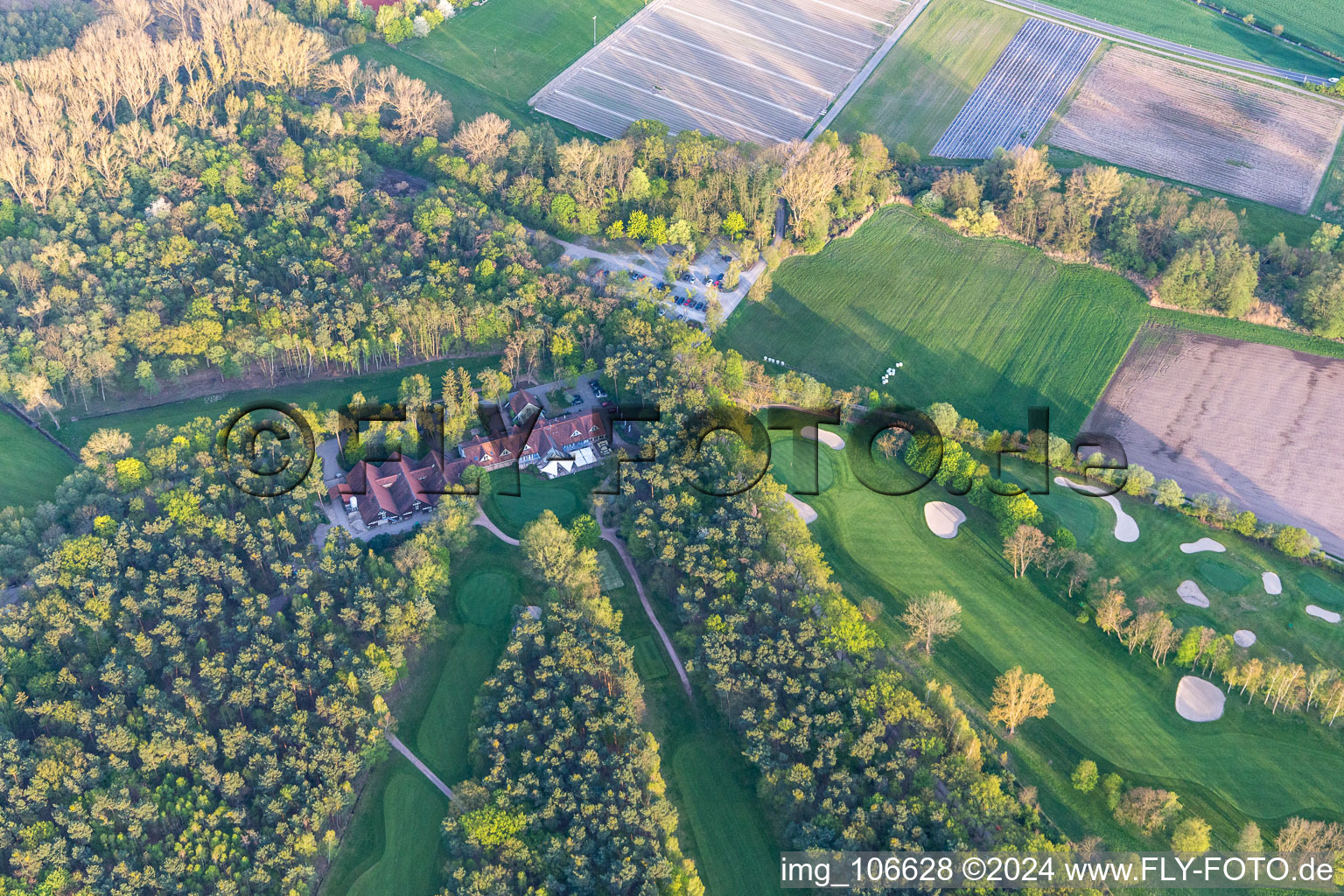 Vue aérienne de Restaurant au Golf Club Pfalz à le quartier Geinsheim in Neustadt an der Weinstraße dans le département Rhénanie-Palatinat, Allemagne