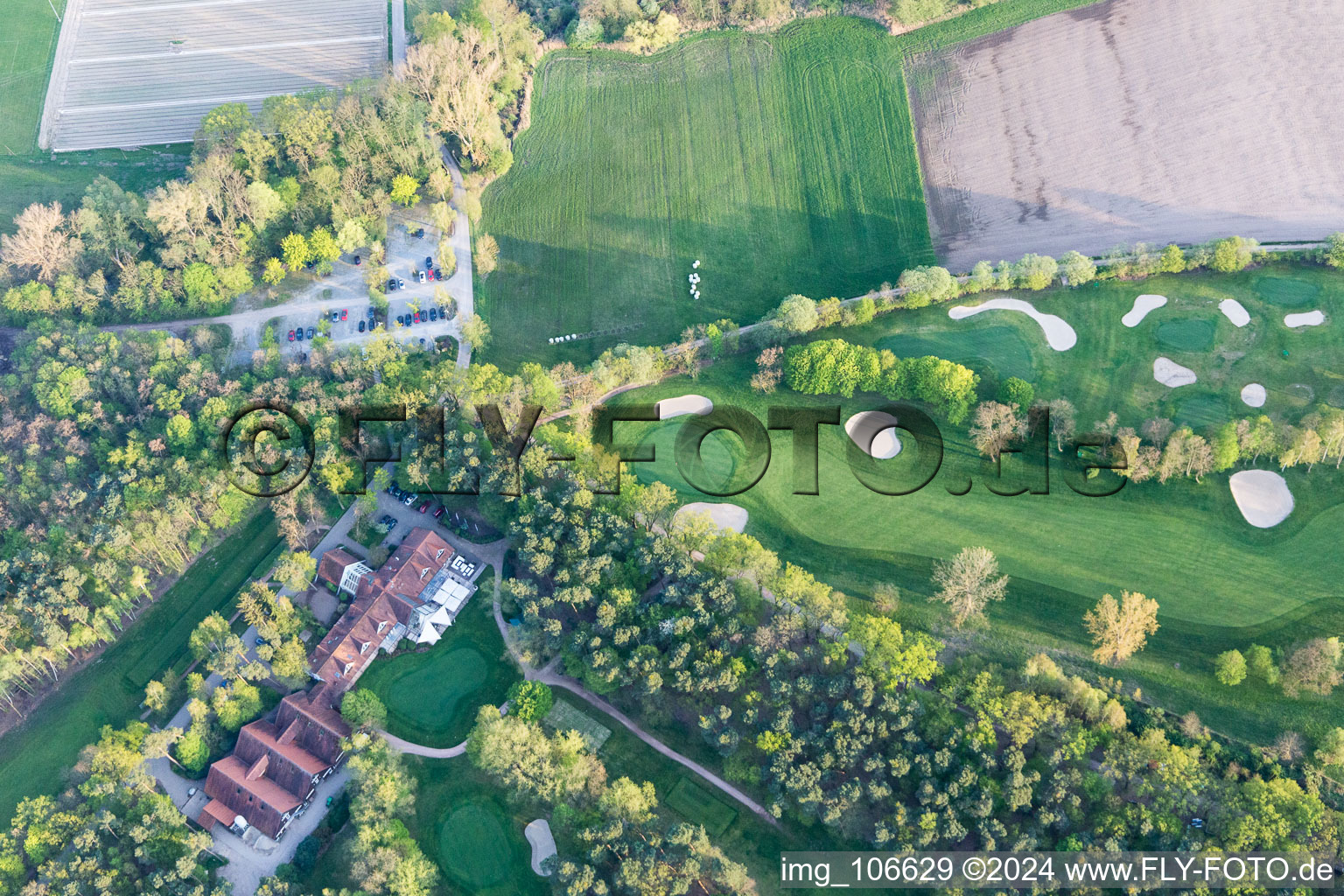 Vue aérienne de Golf Club Palatinat à le quartier Geinsheim in Neustadt an der Weinstraße dans le département Rhénanie-Palatinat, Allemagne