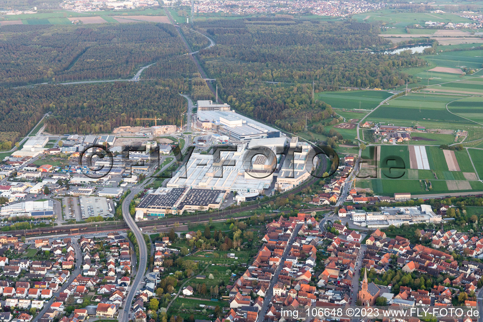 Vue aérienne de SEW-EURODRIVE GmbH & Co KG à le quartier Graben in Graben-Neudorf dans le département Bade-Wurtemberg, Allemagne