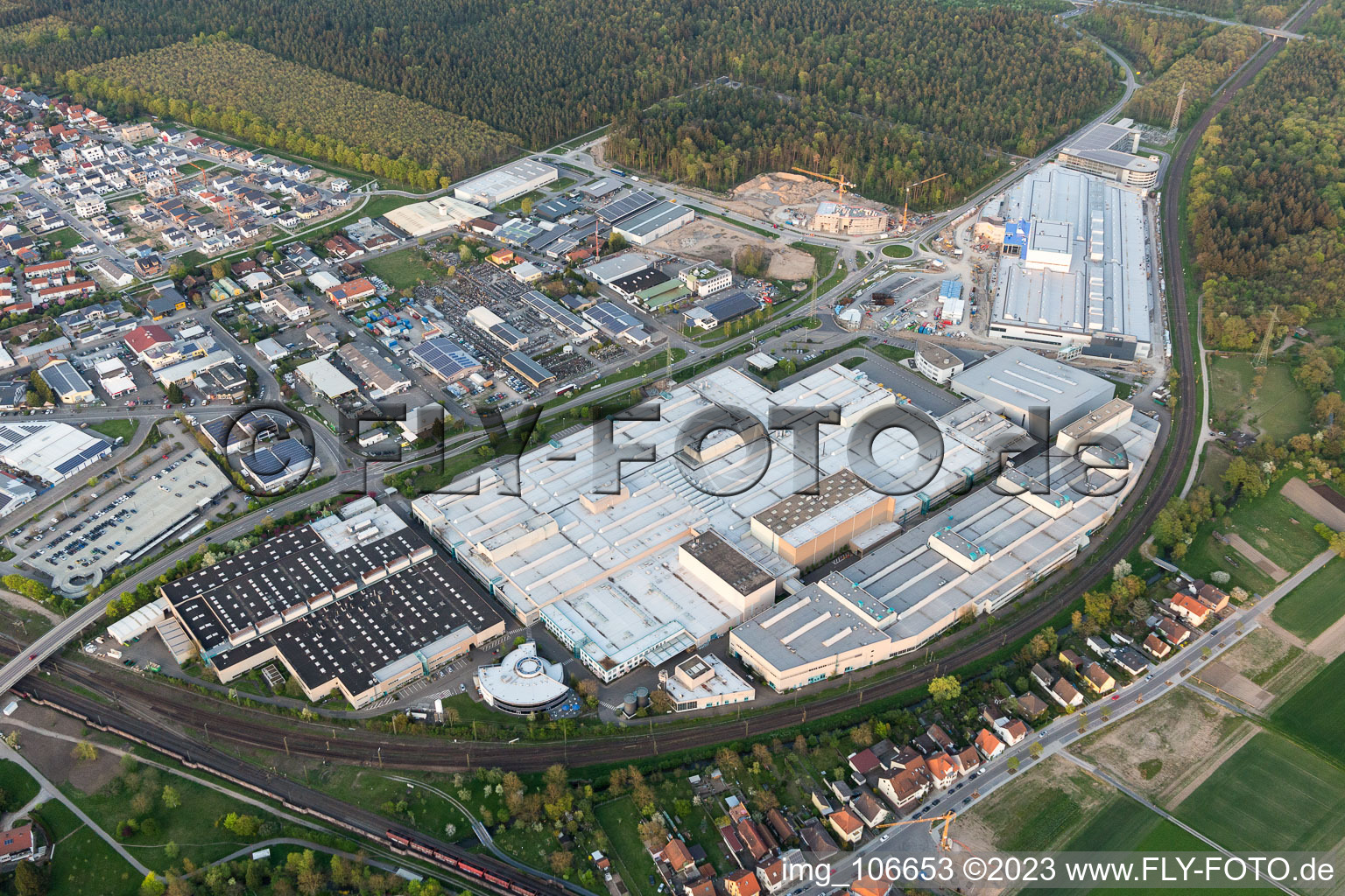 Photographie aérienne de SEW-EURODRIVE GmbH & Co KG à le quartier Graben in Graben-Neudorf dans le département Bade-Wurtemberg, Allemagne