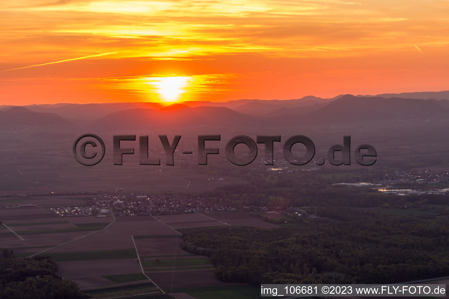 Vue aérienne de Steinweiler dans le département Rhénanie-Palatinat, Allemagne