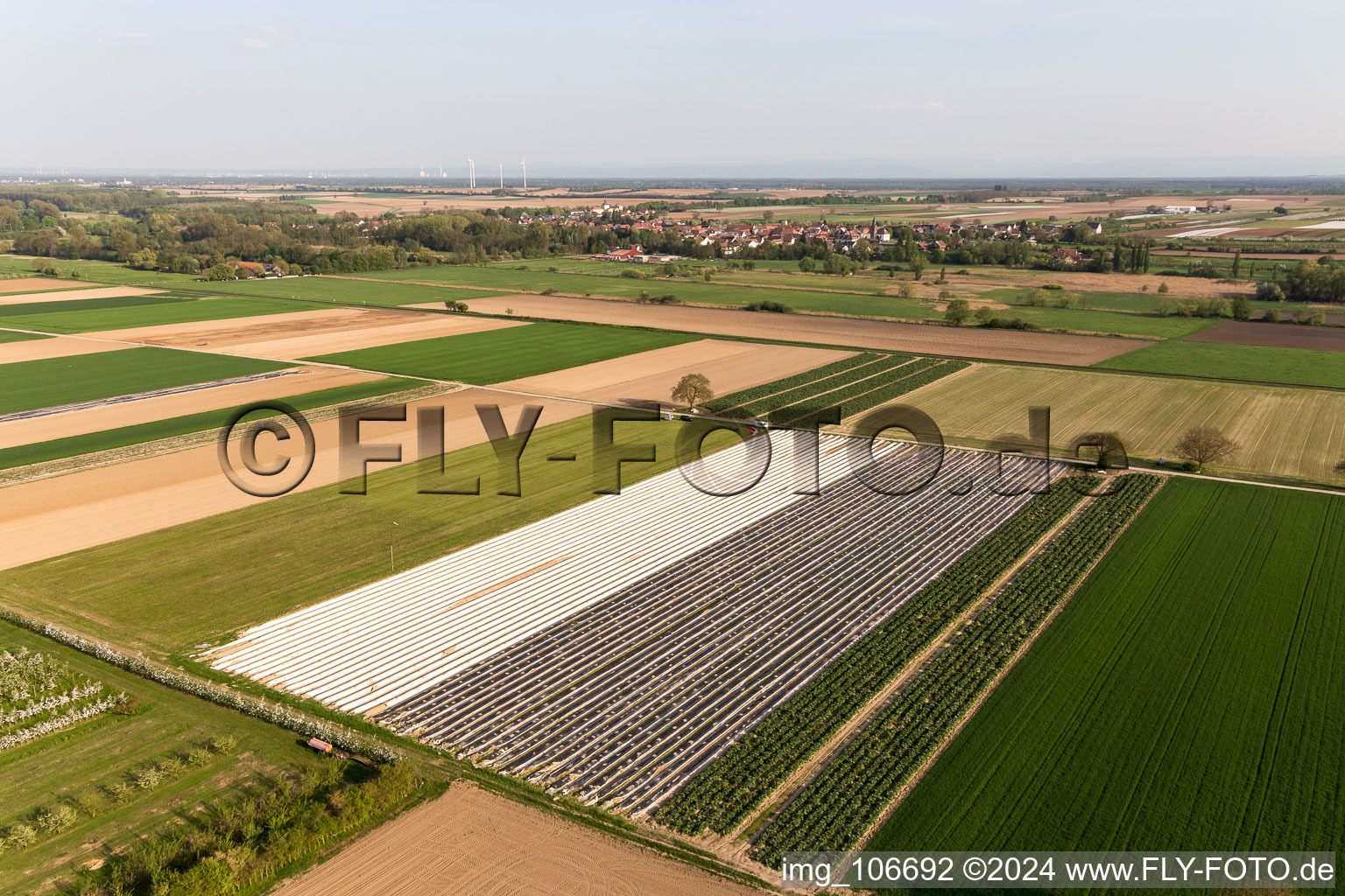 Winden dans le département Rhénanie-Palatinat, Allemagne du point de vue du drone