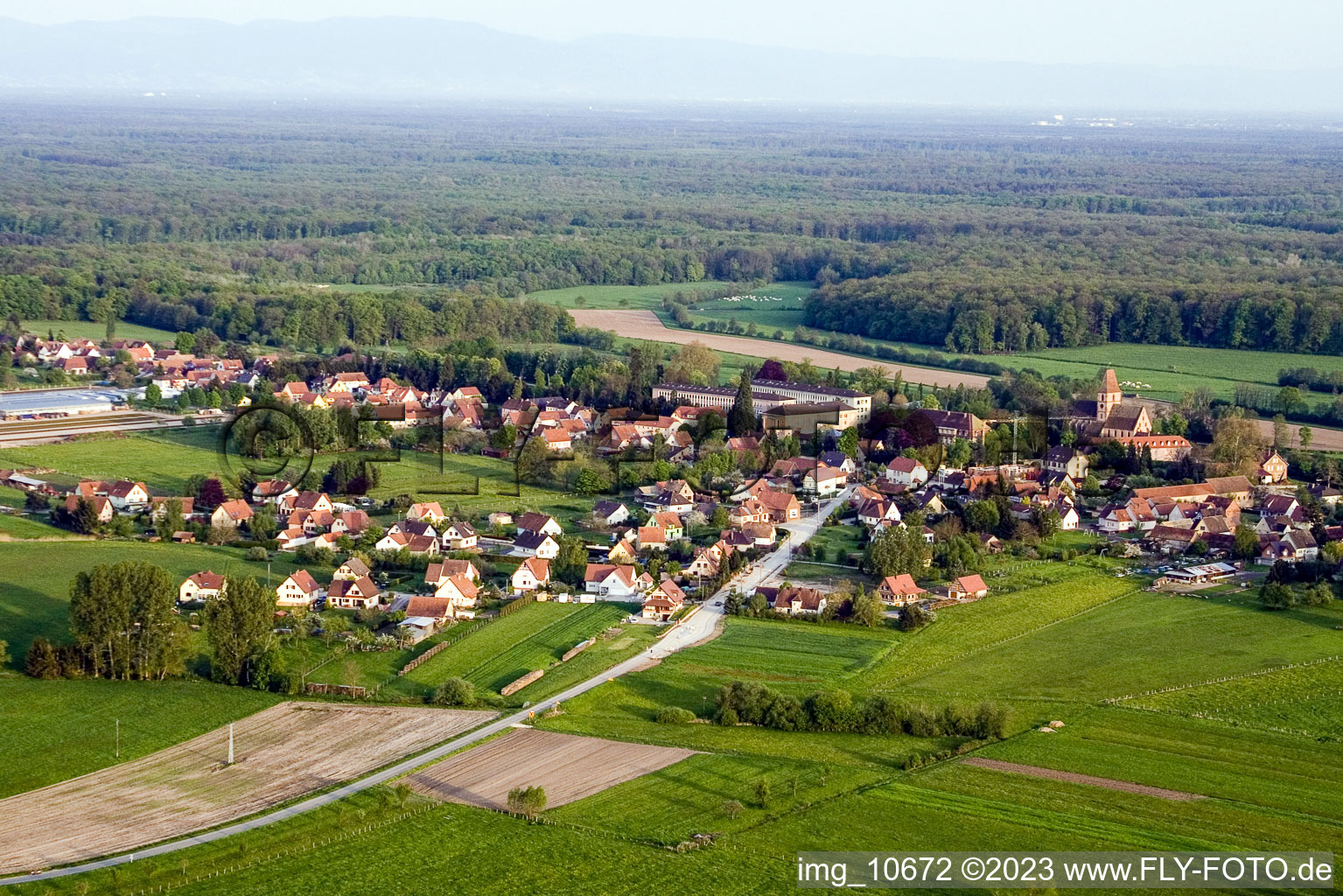 Vue aérienne de Durrenbach dans le département Bas Rhin, France