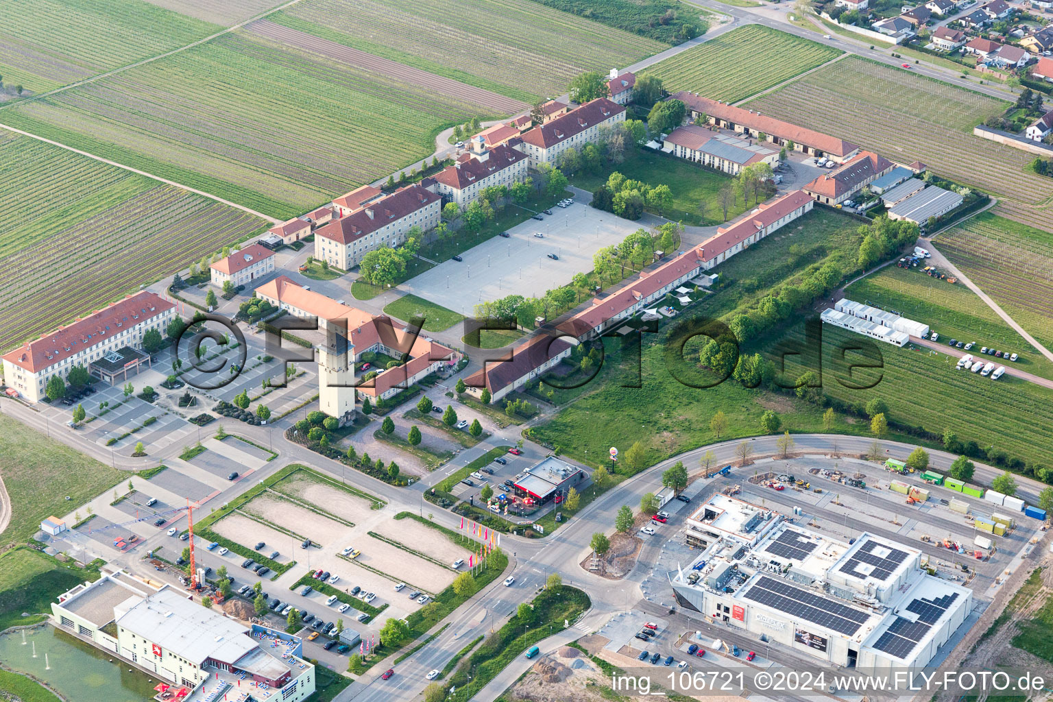 Le Quartier-Hornbach à Neustadt an der Weinstraße dans le département Rhénanie-Palatinat, Allemagne d'en haut