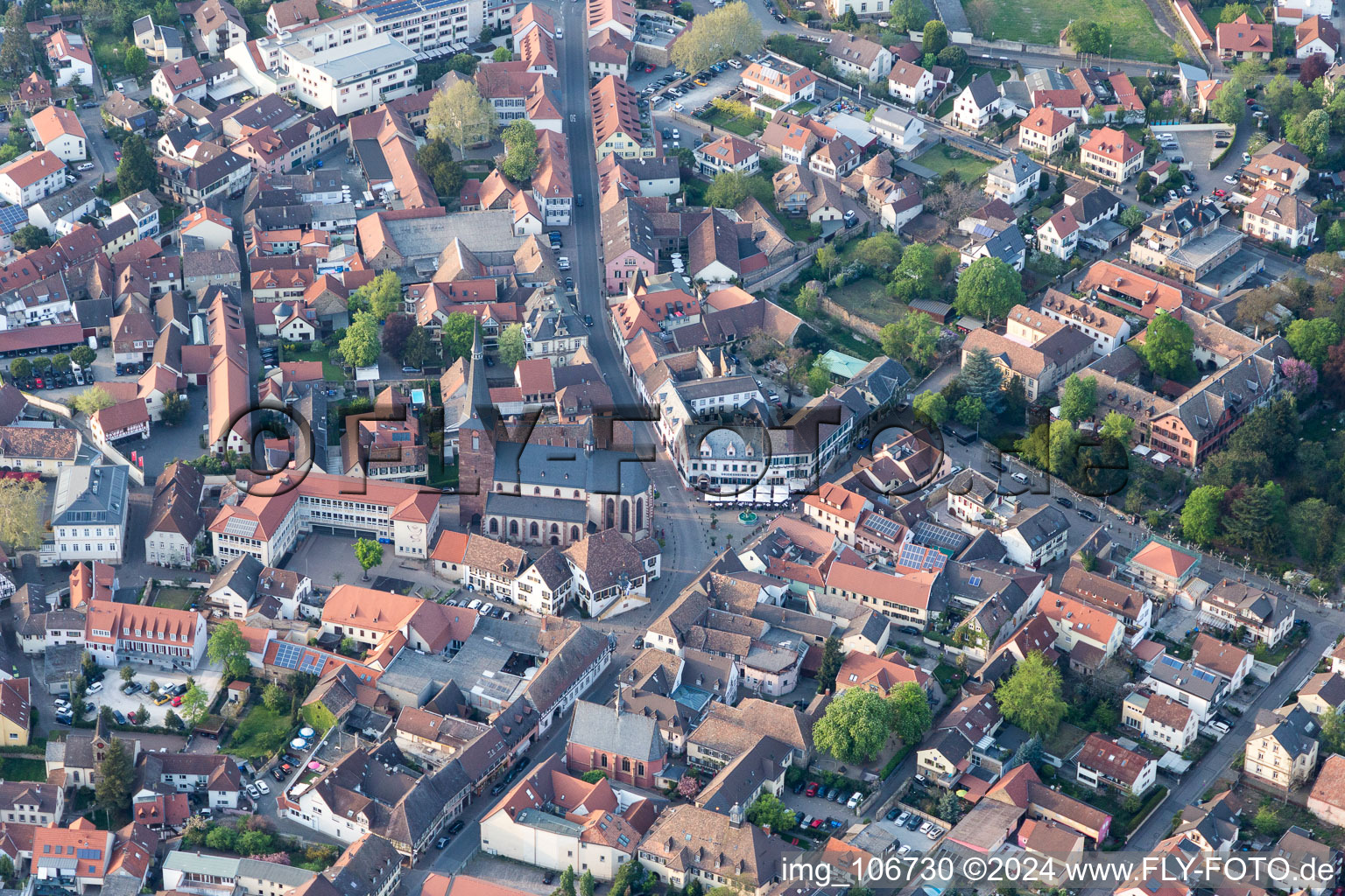 Deidesheim dans le département Rhénanie-Palatinat, Allemagne d'en haut