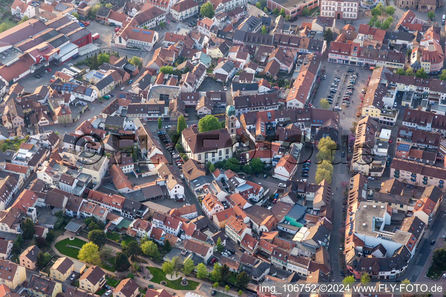 Vue aérienne de Place de la Burgstrasse à Bad Dürkheim dans le département Rhénanie-Palatinat, Allemagne