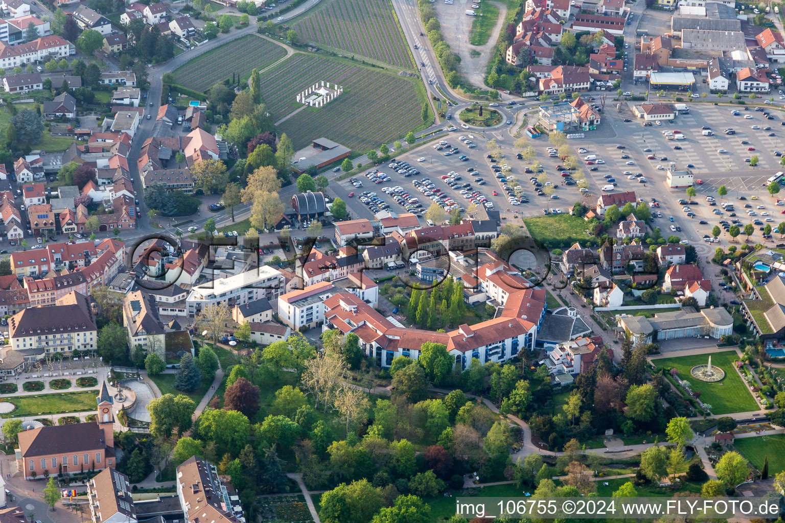 Vue aérienne de Wurstmarktplatz Kurpark à Bad Dürkheim dans le département Rhénanie-Palatinat, Allemagne