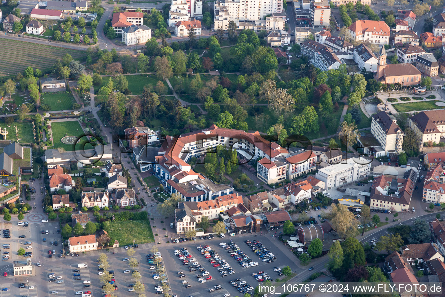 Vue aérienne de Immeuble au parc thermal à Bad Dürkheim dans le département Rhénanie-Palatinat, Allemagne