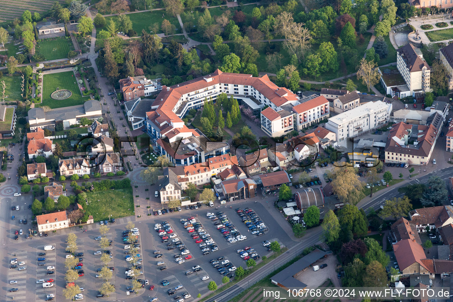 Vue aérienne de Immeuble au parc thermal à Bad Dürkheim dans le département Rhénanie-Palatinat, Allemagne