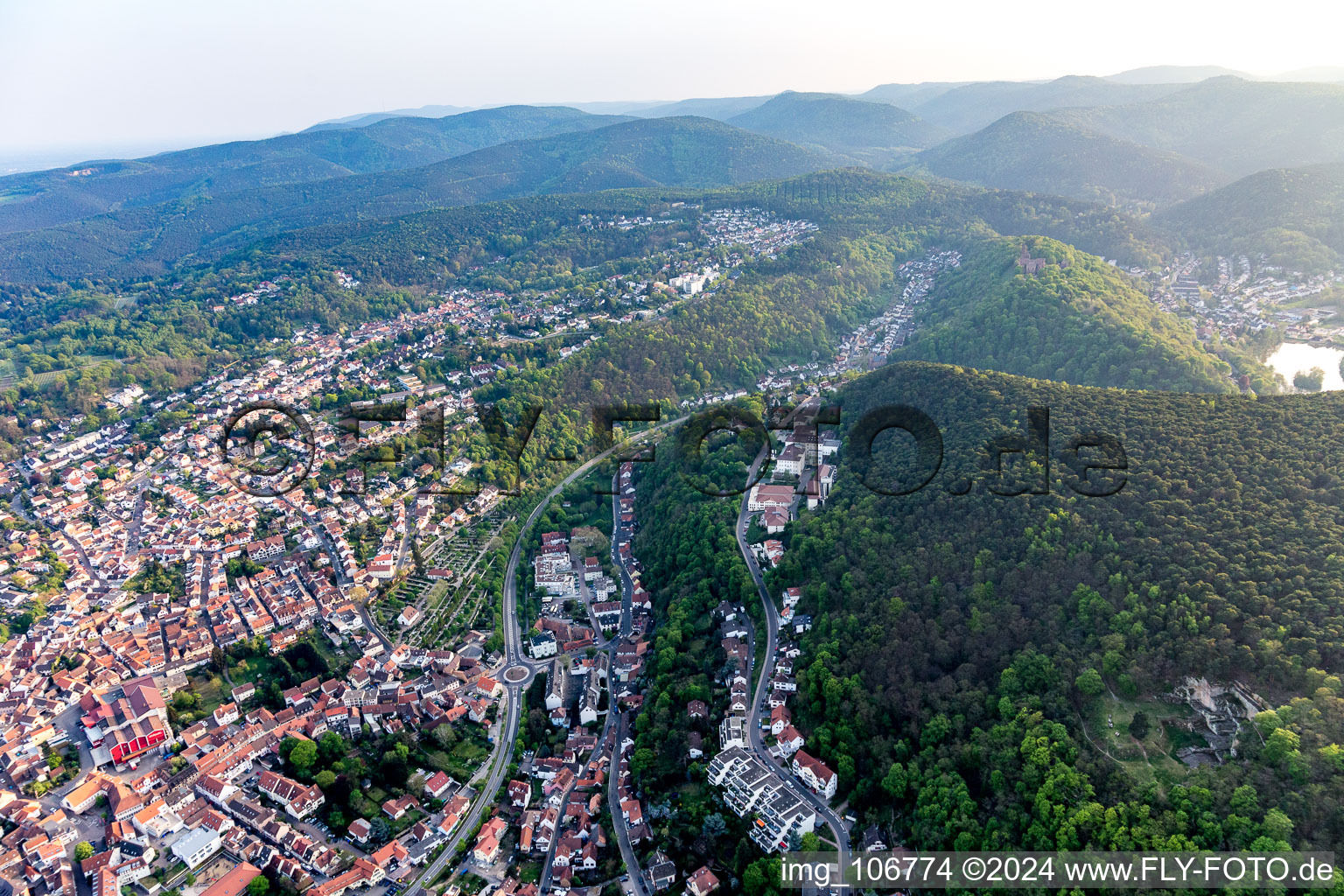 Vue aérienne de De l'ouest à le quartier Grethen in Bad Dürkheim dans le département Rhénanie-Palatinat, Allemagne