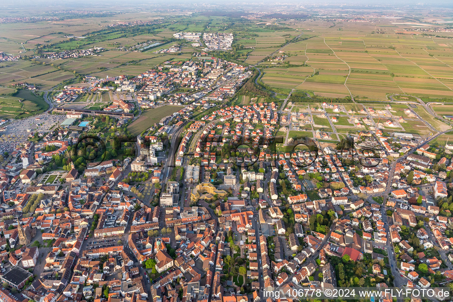 Vue aérienne de Fronhofallee N à Bad Dürkheim dans le département Rhénanie-Palatinat, Allemagne