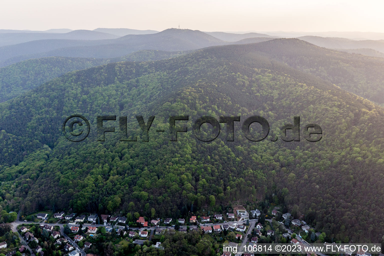 Quartier Hambach an der Weinstraße in Neustadt an der Weinstraße dans le département Rhénanie-Palatinat, Allemagne vue d'en haut