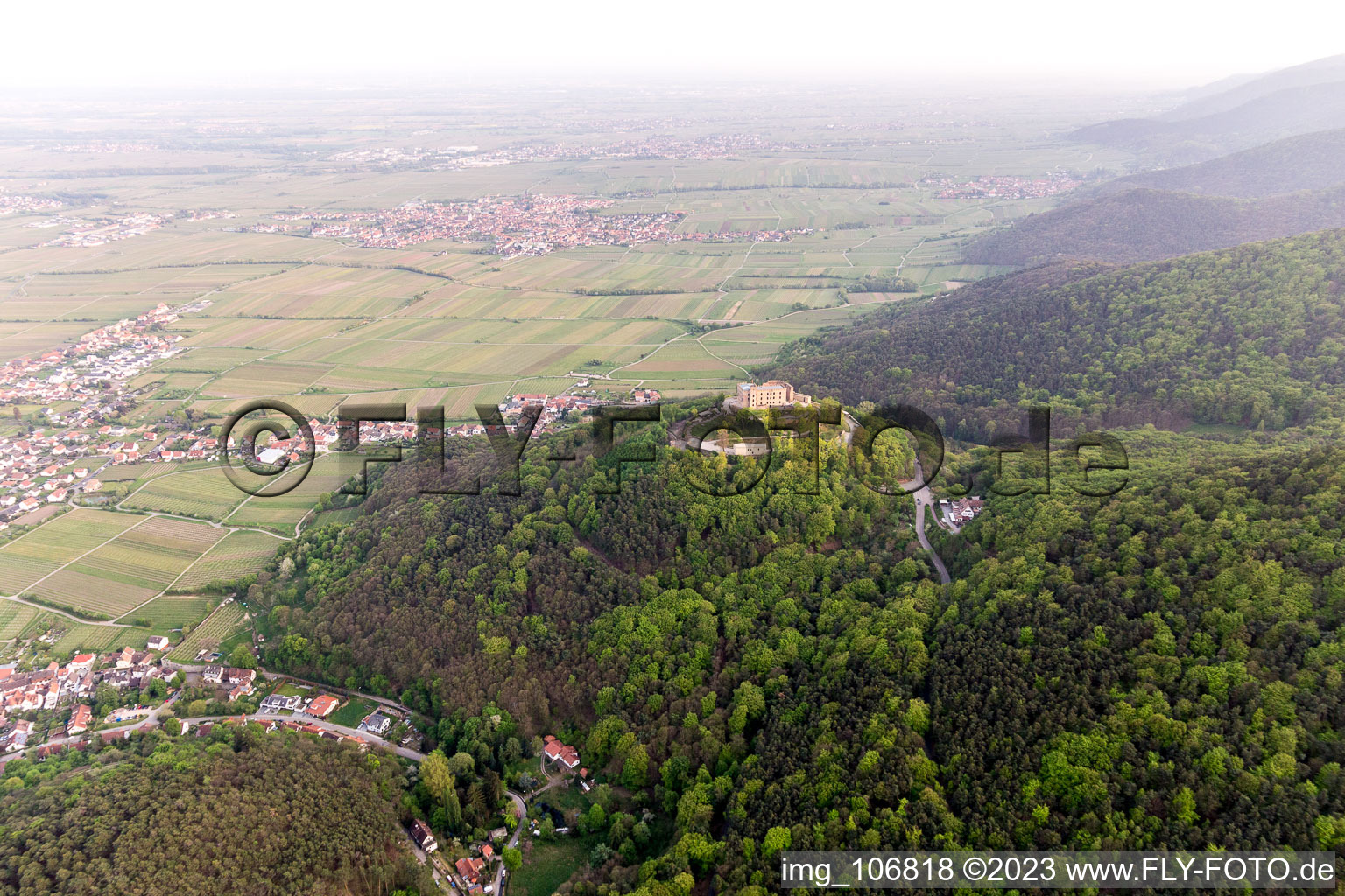 Quartier Diedesfeld in Neustadt an der Weinstraße dans le département Rhénanie-Palatinat, Allemagne du point de vue du drone