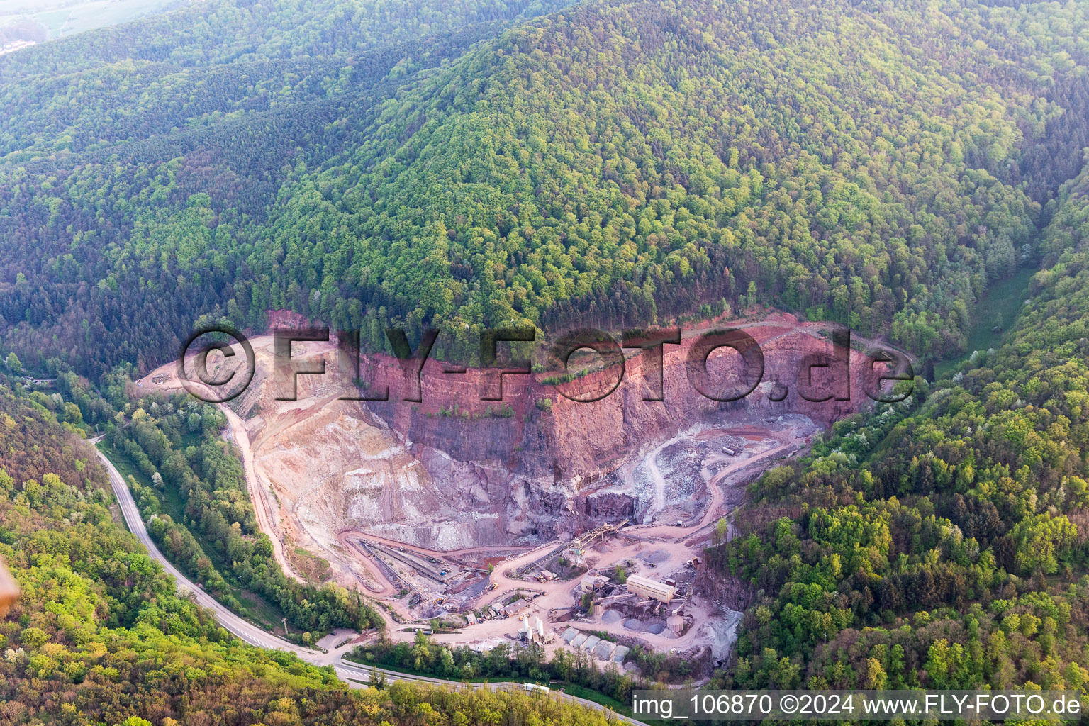 Vue aérienne de Carrière à Waldhambach dans le département Rhénanie-Palatinat, Allemagne