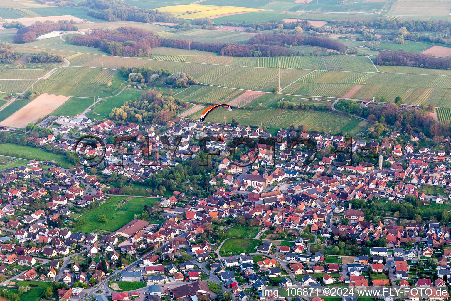 Enregistrement par drone de Klingenmünster dans le département Rhénanie-Palatinat, Allemagne