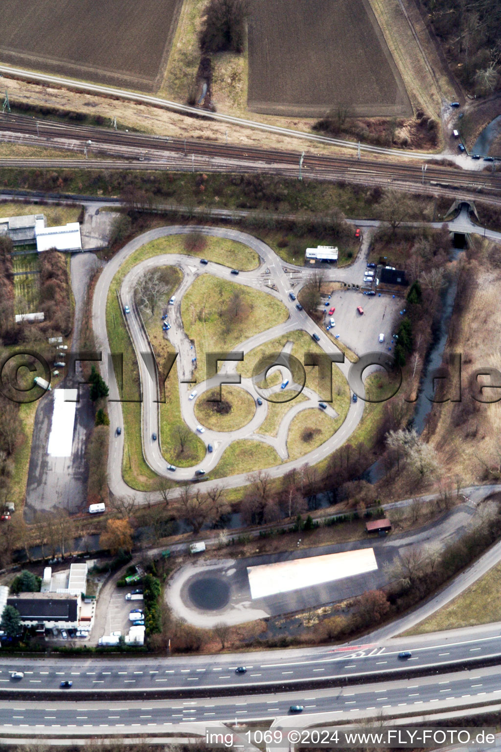 Vue aérienne de Zone d'entraînement à la circulation à le quartier Knielingen in Karlsruhe dans le département Bade-Wurtemberg, Allemagne