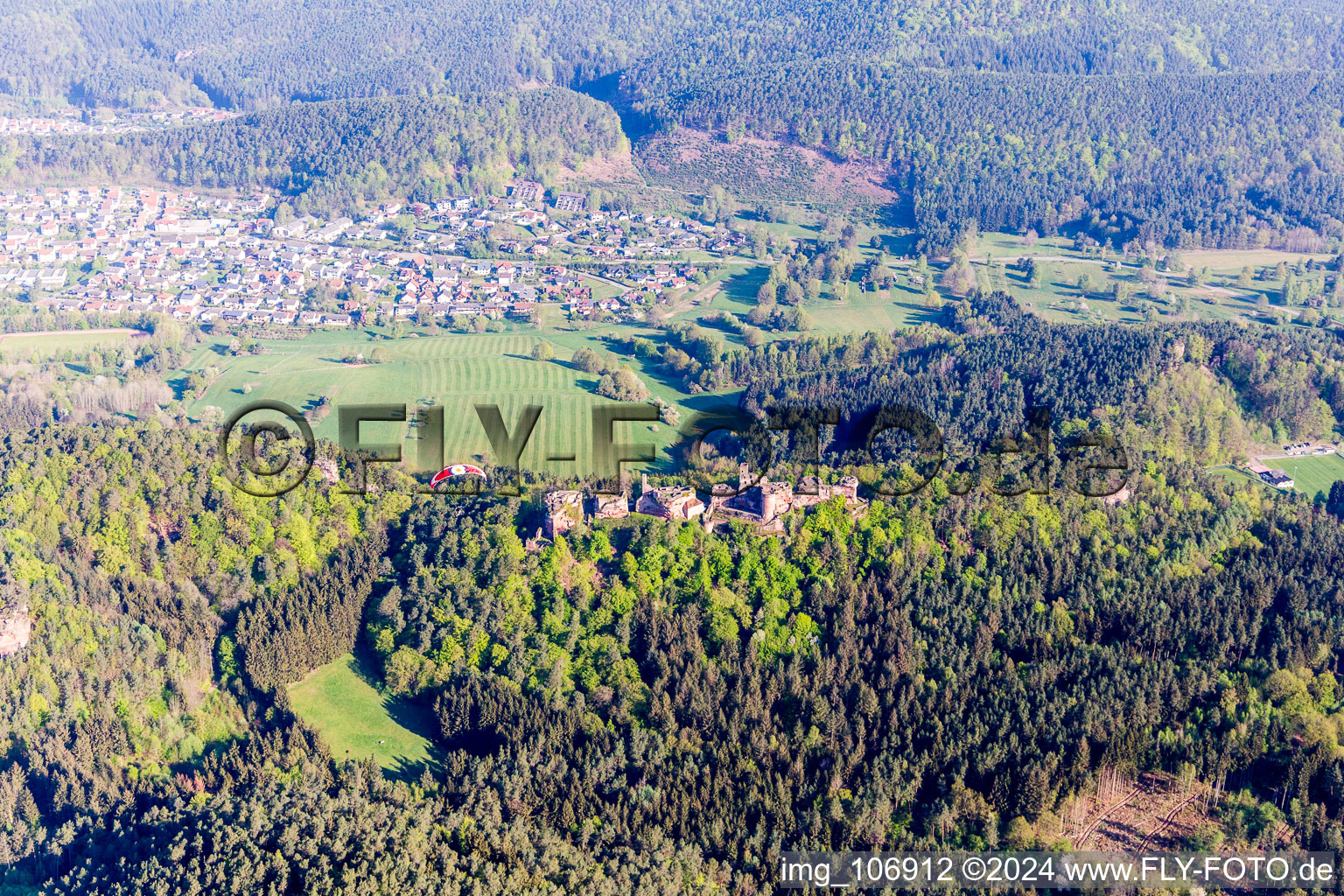 Vue aérienne de Ruines d'Altdahn à Dahn dans le département Rhénanie-Palatinat, Allemagne