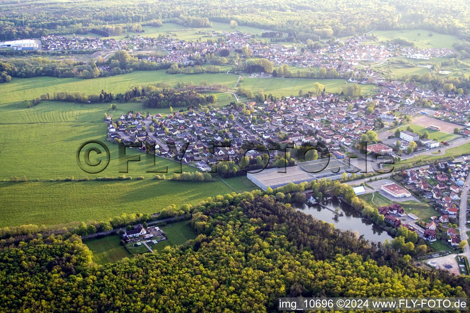 Vue oblique de Mertzwiller dans le département Bas Rhin, France