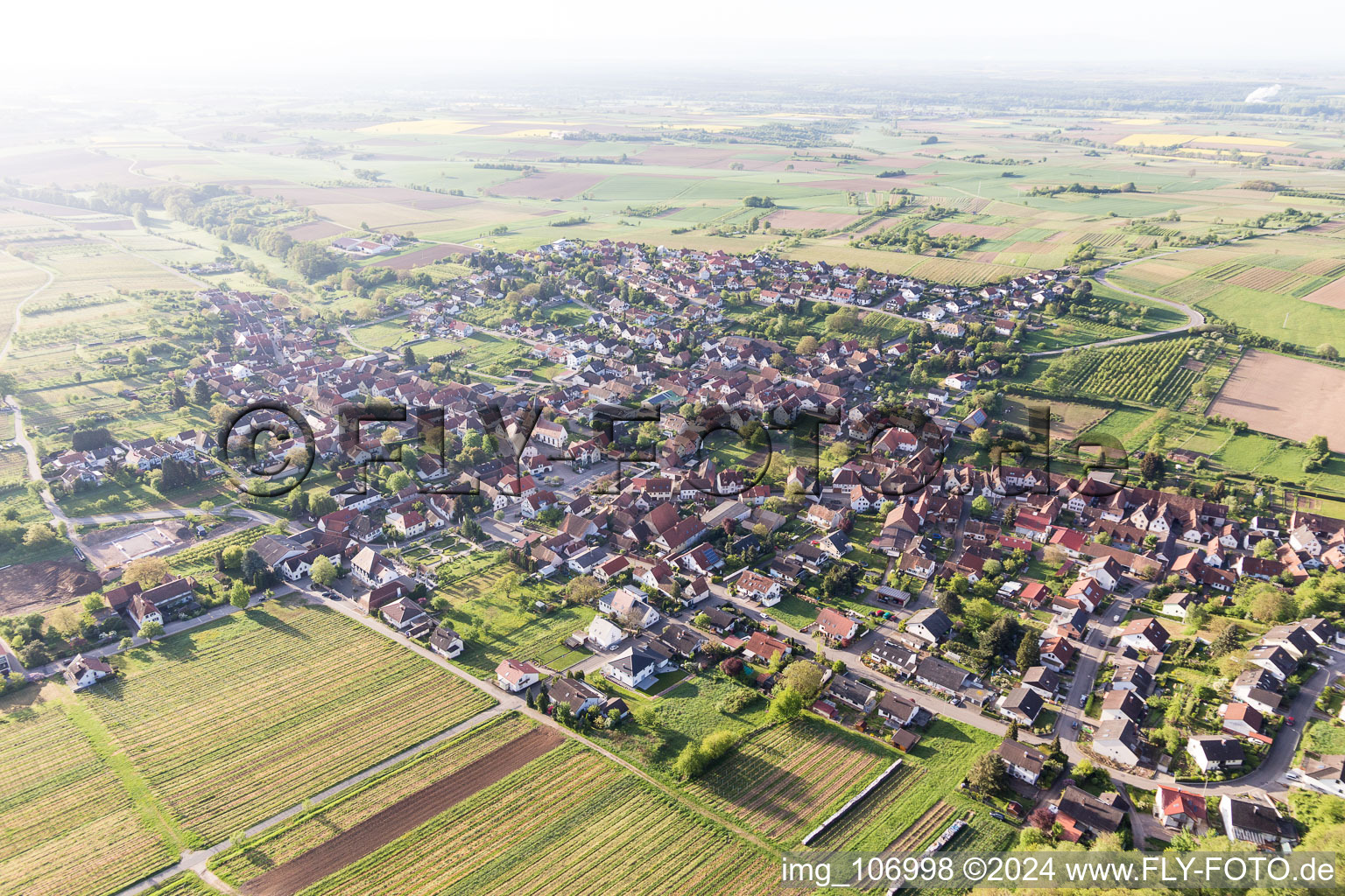Image drone de Oberotterbach dans le département Rhénanie-Palatinat, Allemagne