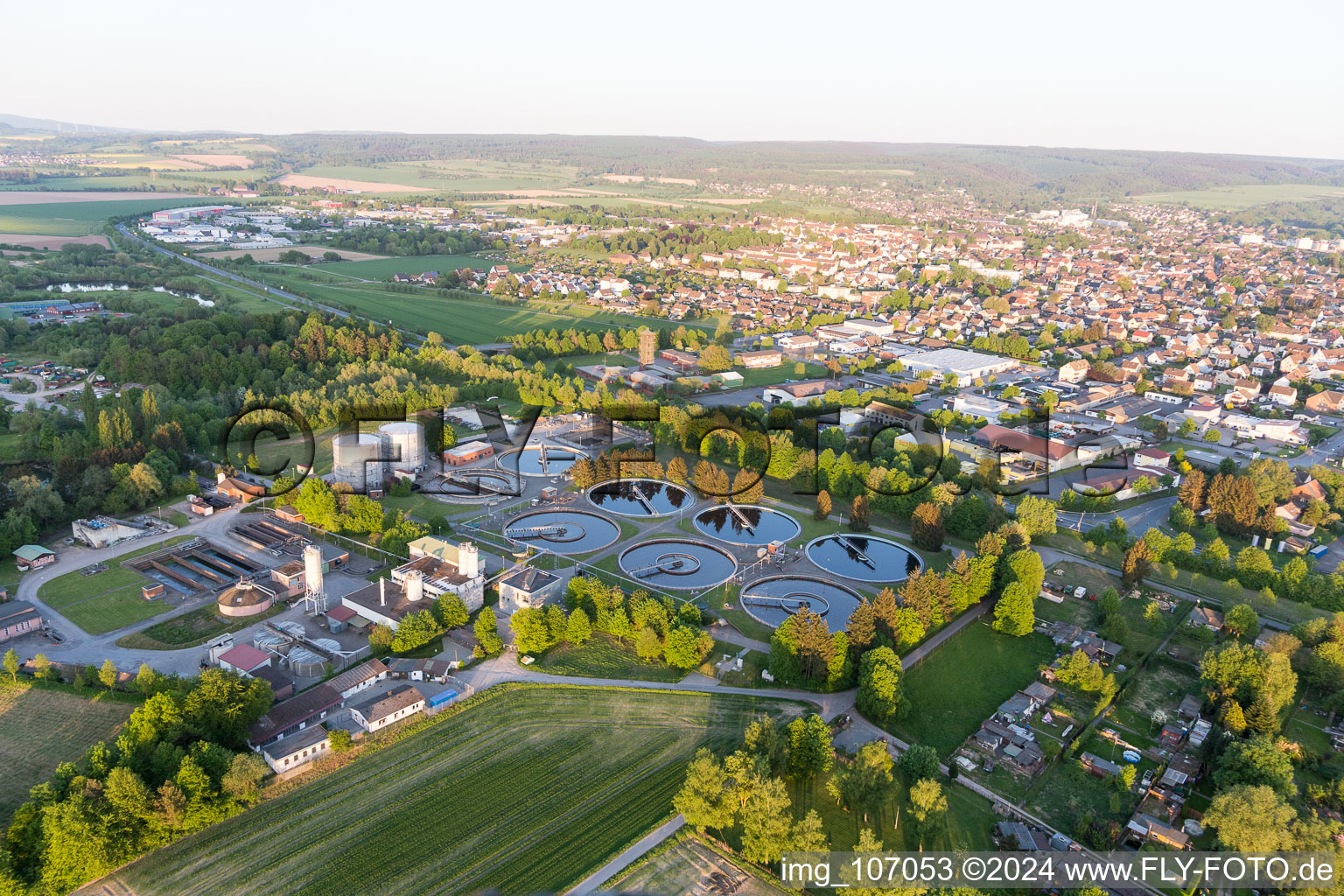 Vue aérienne de Station d'épuration à Holzminden dans le département Basse-Saxe, Allemagne