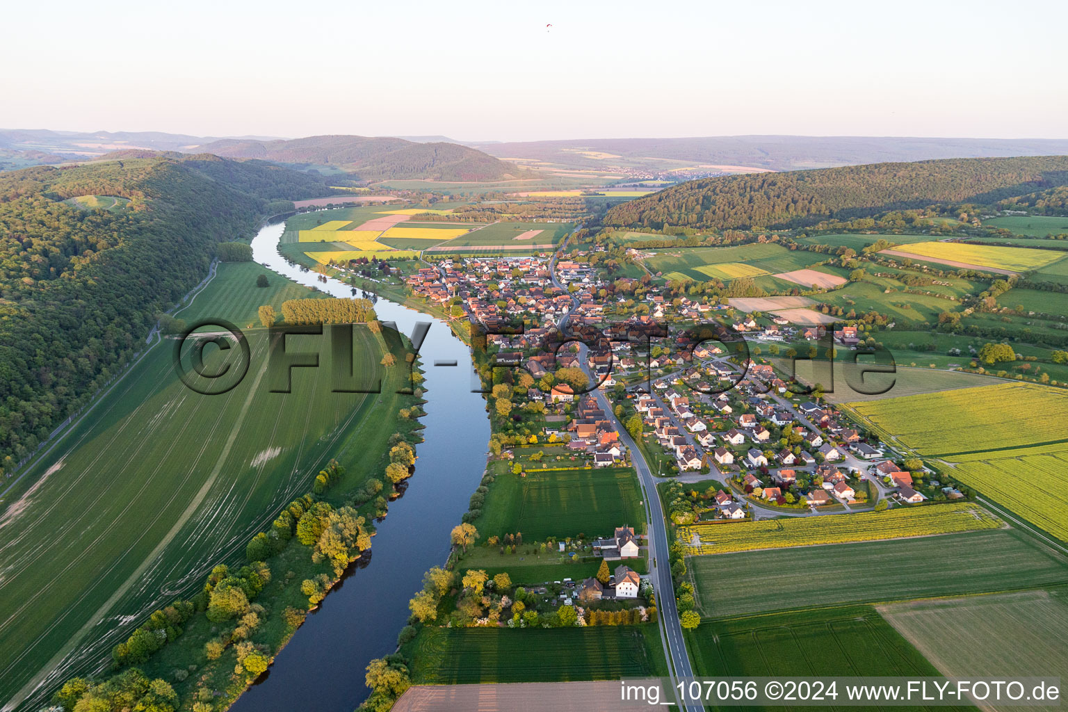 Vue aérienne de Zones riveraines à Heinsen dans le département Basse-Saxe, Allemagne