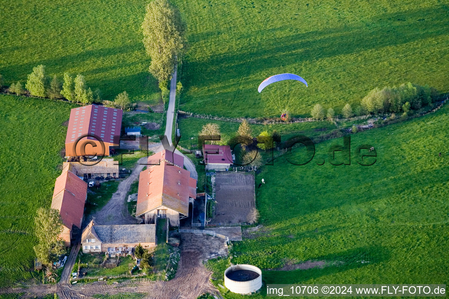 Mertzwiller dans le département Bas Rhin, France du point de vue du drone