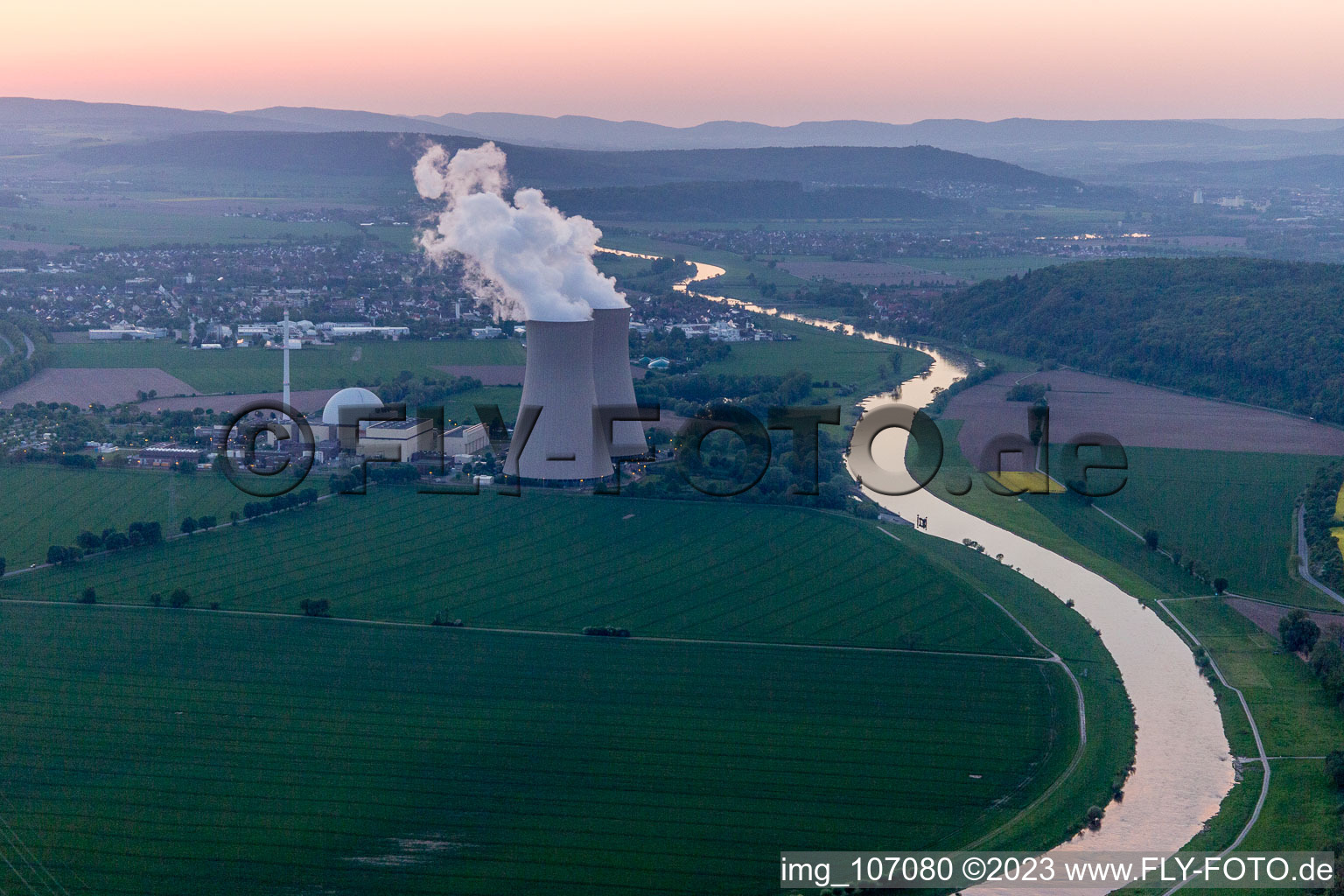 Vue oblique de Centrale nucléaire à Grohnde dans le département Basse-Saxe, Allemagne