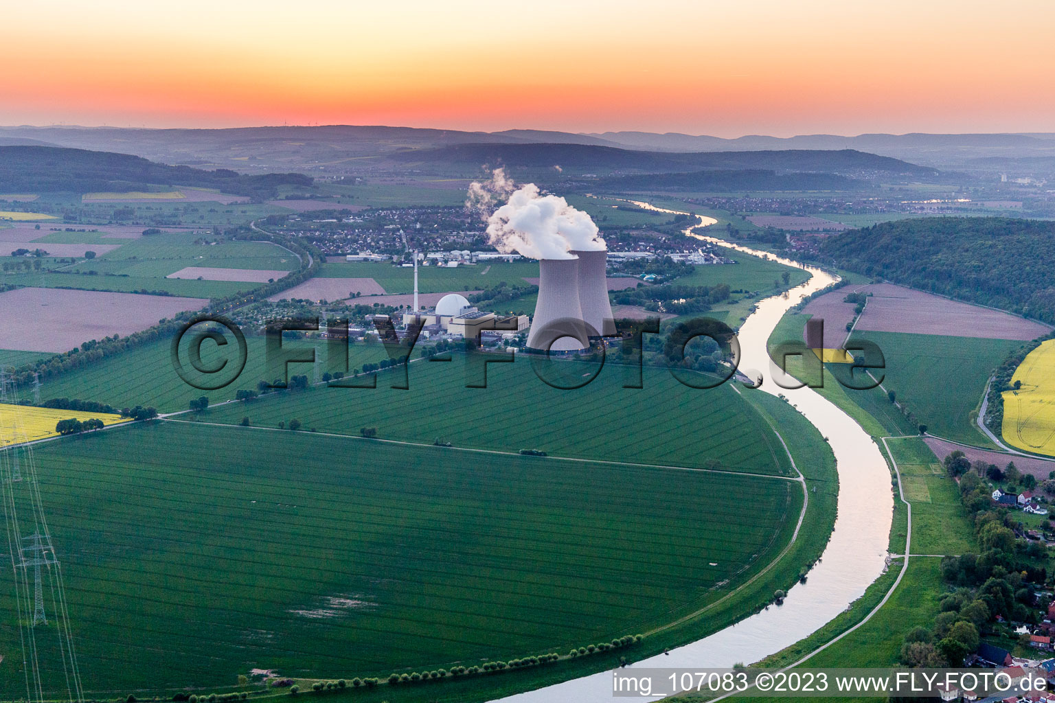 Centrale nucléaire à Grohnde dans le département Basse-Saxe, Allemagne hors des airs