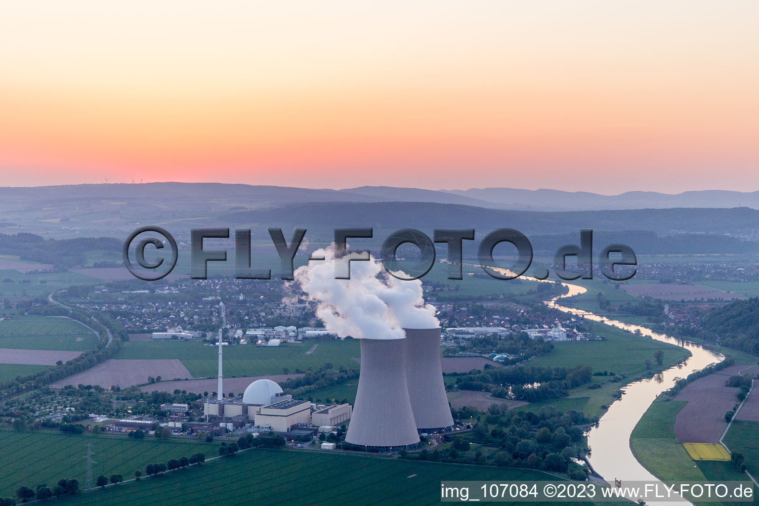 Centrale nucléaire à Grohnde dans le département Basse-Saxe, Allemagne vue d'en haut
