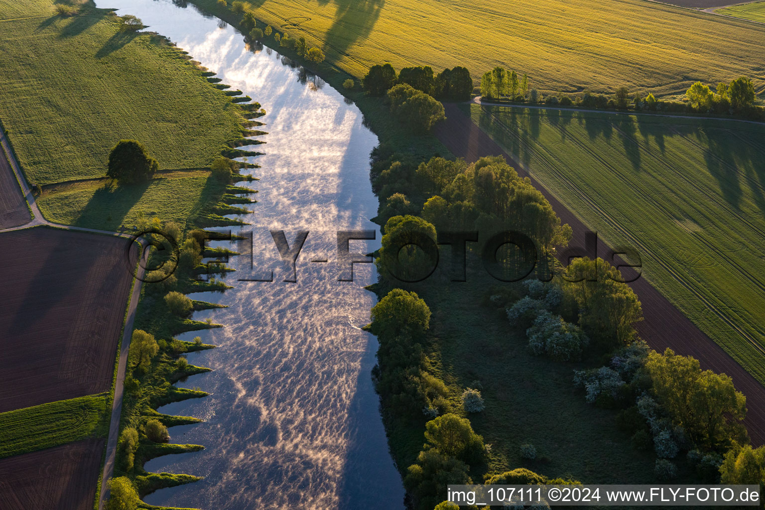 Photographie aérienne de Épis sur la Weser à le quartier Stahle in Höxter dans le département Rhénanie du Nord-Westphalie, Allemagne