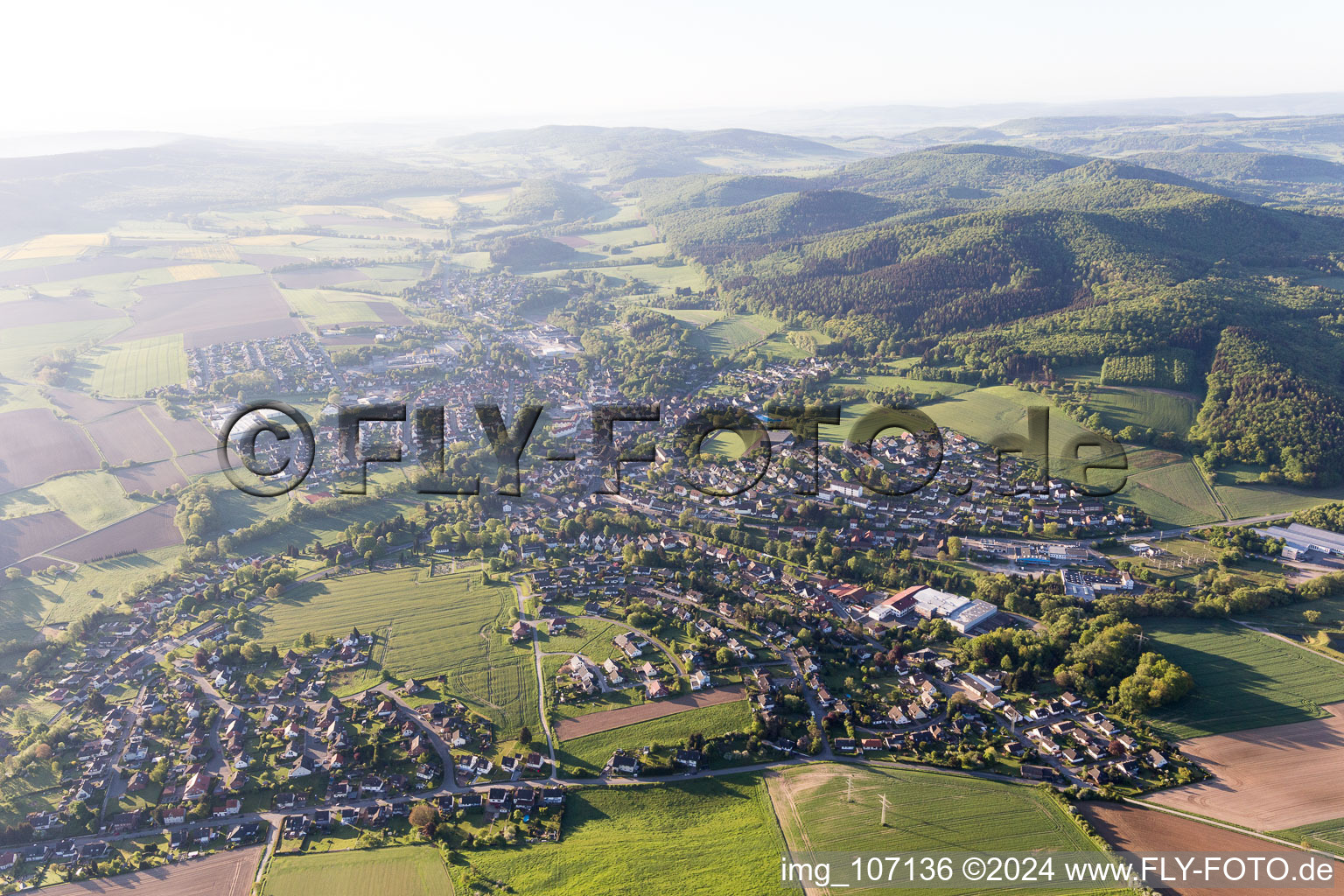 Vue aérienne de Eschershausen dans le département Basse-Saxe, Allemagne