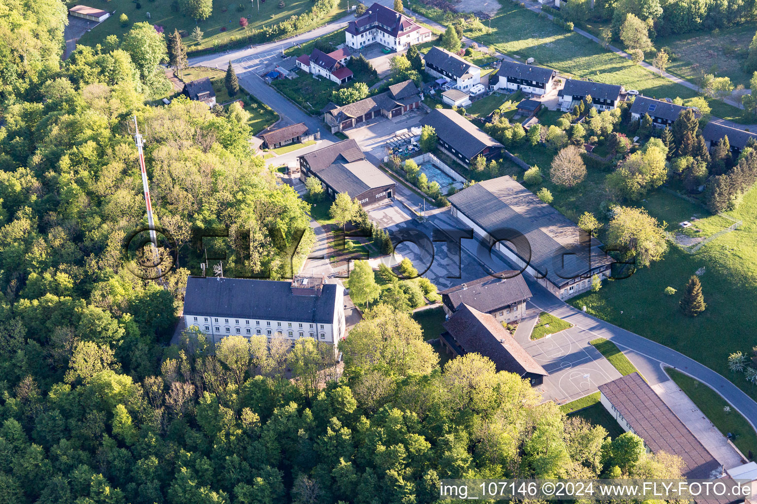 Vue aérienne de Aérodrome de planeurs d'Ithwiesen à Ith à Holzen dans le département Basse-Saxe, Allemagne