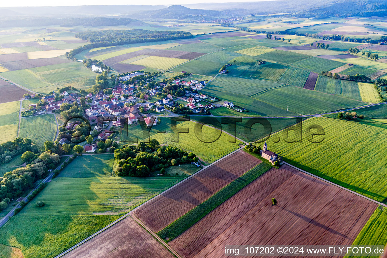 Vue aérienne de Quartier Bischwind in Dingolshausen dans le département Bavière, Allemagne