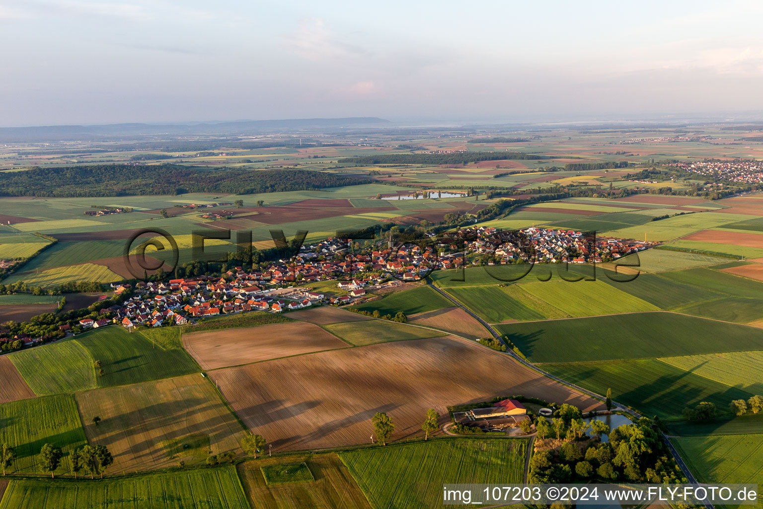 Vue aérienne de Dingolshausen dans le département Bavière, Allemagne