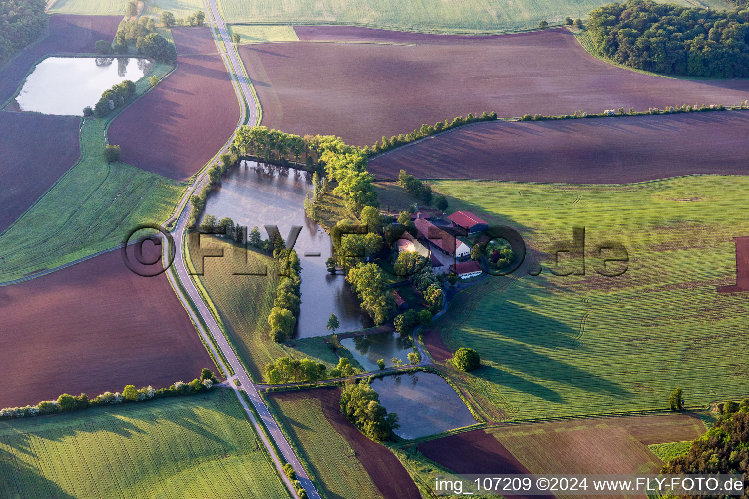 Vue aérienne de Propriété et dépendances agricoles à Hofsee à le quartier Geusfeld in Rauhenebrach dans le département Bavière, Allemagne