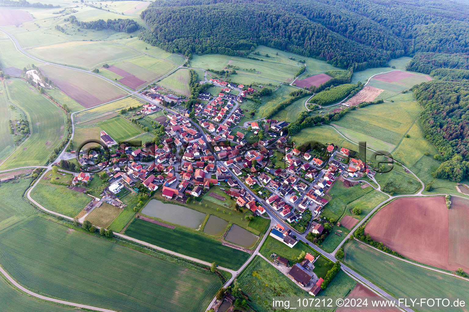 Vue aérienne de À Rauhenebrach à Geusfeld dans le département Bavière, Allemagne