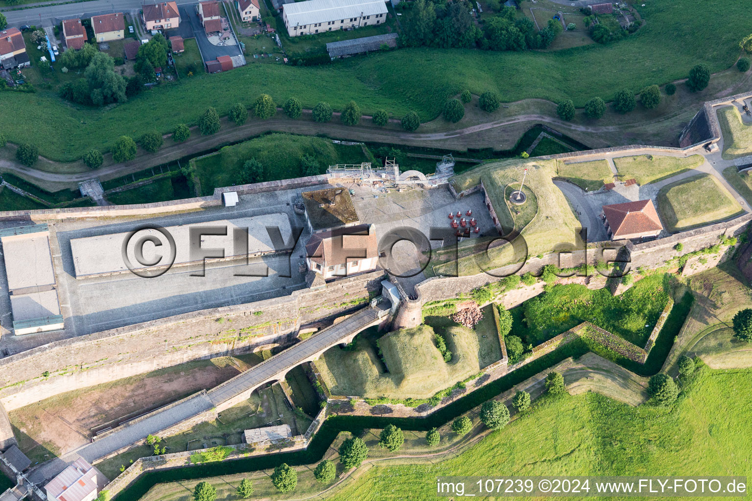 Vue d'oiseau de Citadelle de Bitche à Bitche dans le département Moselle, France